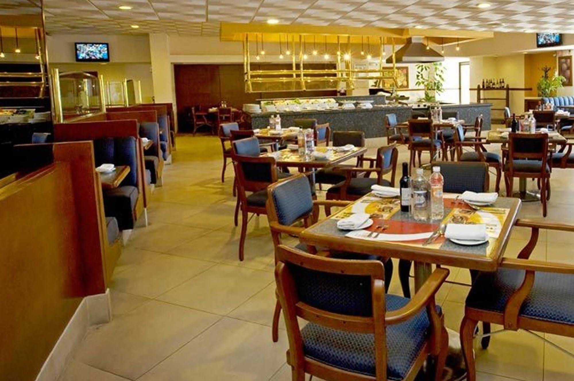Fiesta Inn San Luis Potosi Glorieta Juarez Exteriér fotografie